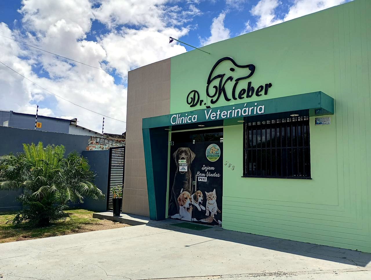 Entrada da Clínica Veterinária Dr. Kleber